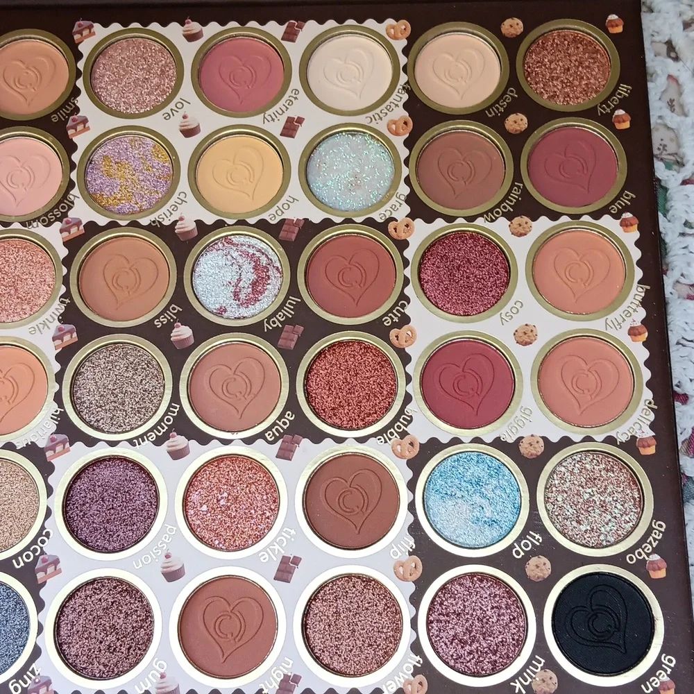 🆕️42 COLOR CHOCOLATE VAULT HIGHLY PIGMENTED EYESHADOWS INFUSED WITH REAL COCOA - Picture 6 of 14